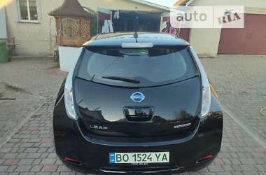 Хэтчбек Nissan Leaf 2015 в Шумске