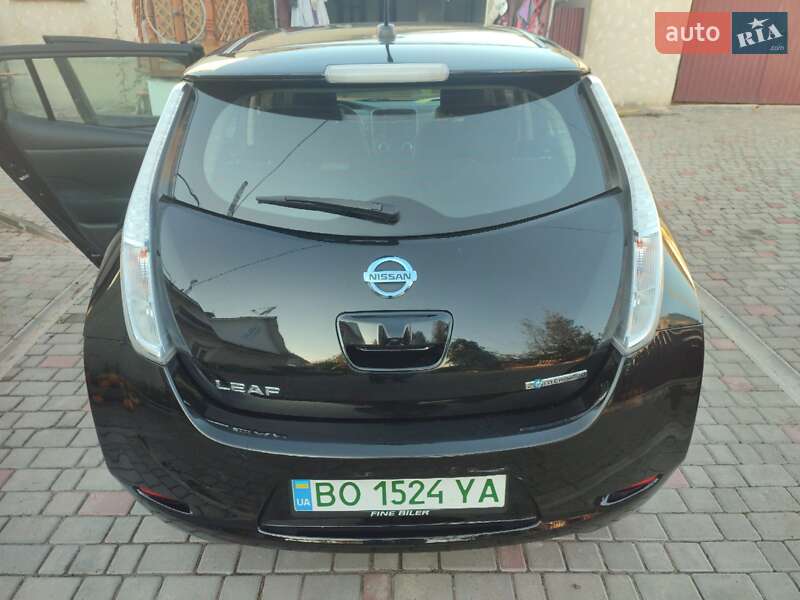Хэтчбек Nissan Leaf 2015 в Шумске