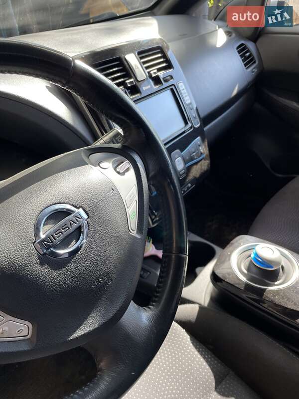 Хэтчбек Nissan Leaf 2013 в Запорожье