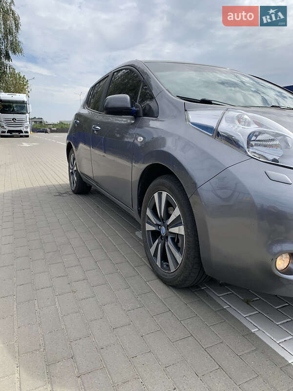 Хетчбек Nissan Leaf 2013 в Ковелі