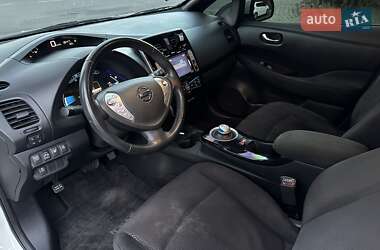 Хэтчбек Nissan Leaf 2013 в 