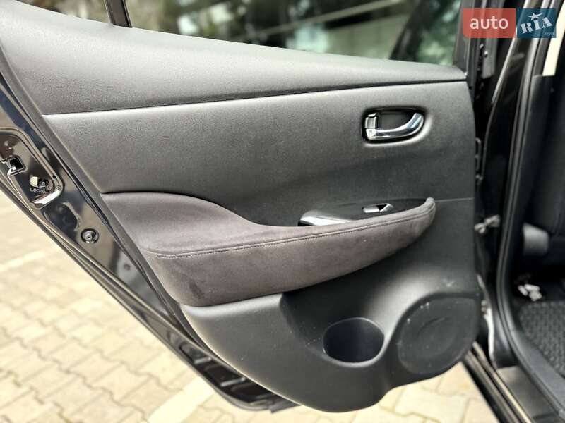 Хэтчбек Nissan Leaf 2017 в Дубровице фото 15 Хэтчбек Nissan Leaf 2017 в Дубровице