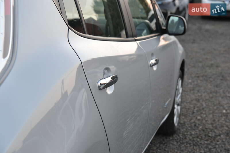 Хэтчбек Nissan Leaf 2015 в Луцке