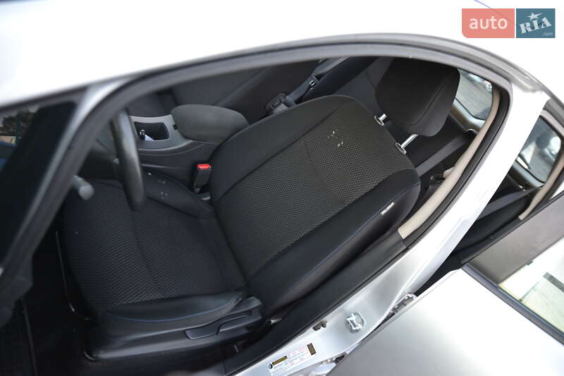 Хэтчбек Nissan Leaf 2015 в Луцке