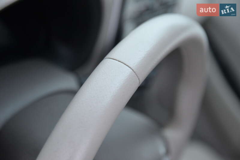 Хэтчбек Nissan Leaf 2013 в Луцке