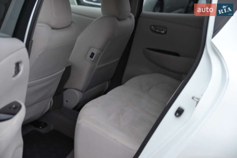 Хэтчбек Nissan Leaf 2013 в Луцке