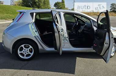 Хэтчбек Nissan Leaf 2013 в Днепре