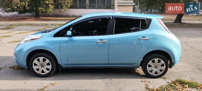 Хетчбек Nissan Leaf 2015 в Кам'янському