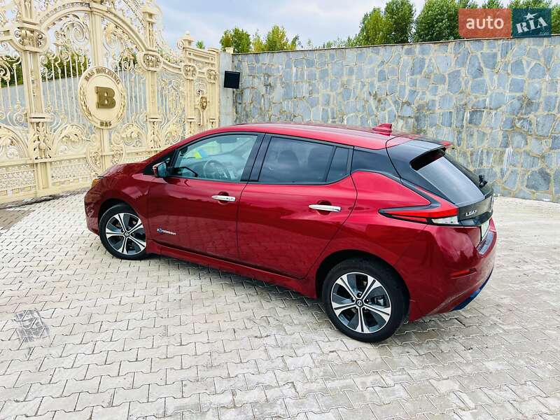 Хэтчбек Nissan Leaf 2018 в Киеве