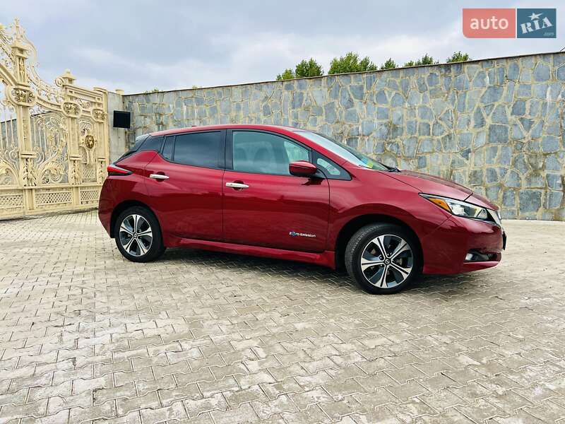 Хэтчбек Nissan Leaf 2018 в Киеве