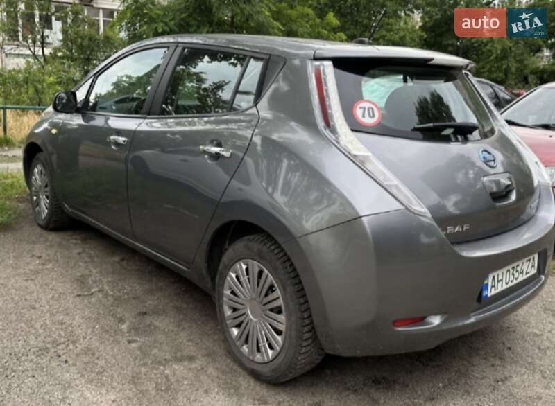 Хетчбек Nissan Leaf 2015 в Києві
