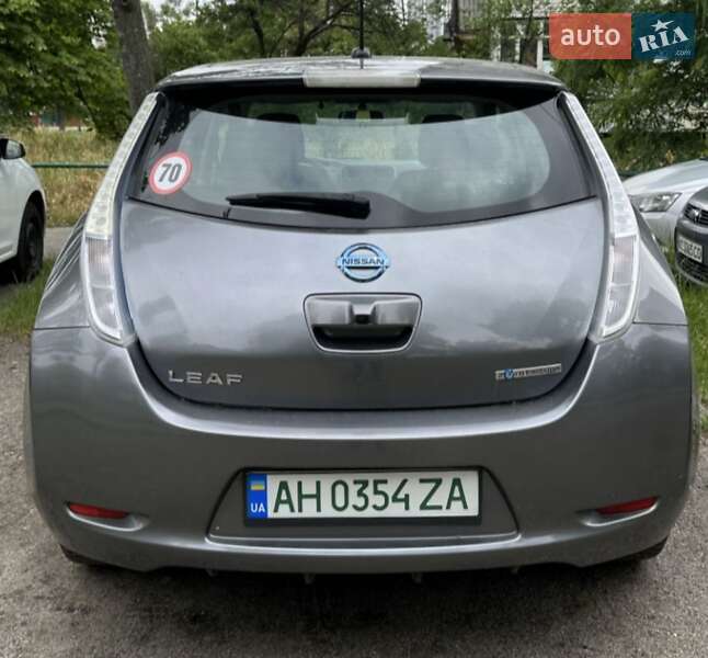 Хетчбек Nissan Leaf 2015 в Києві