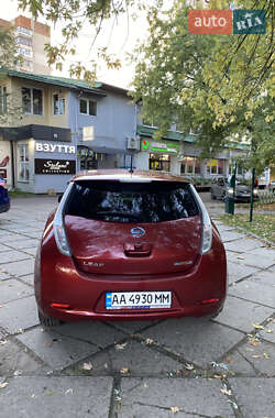 Хэтчбек Nissan Leaf 2015 в Львове