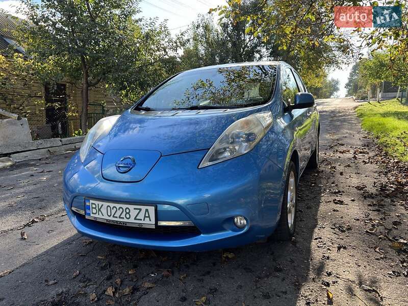 Хетчбек Nissan Leaf 2011 в Рівному