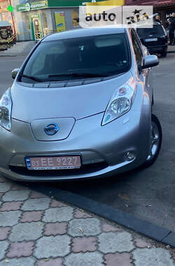 Хетчбек Nissan Leaf 2015 в Сарнах