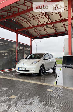 Хетчбек Nissan Leaf 2013 в Буську