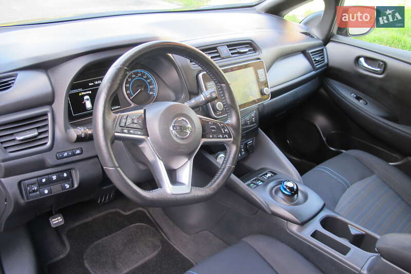 Хэтчбек Nissan Leaf 2021 в Киеве