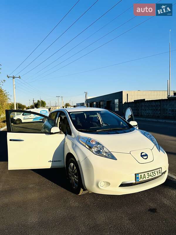 Хэтчбек Nissan Leaf 2015 в Киеве