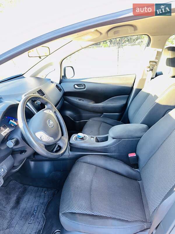 Хэтчбек Nissan Leaf 2015 в Киеве