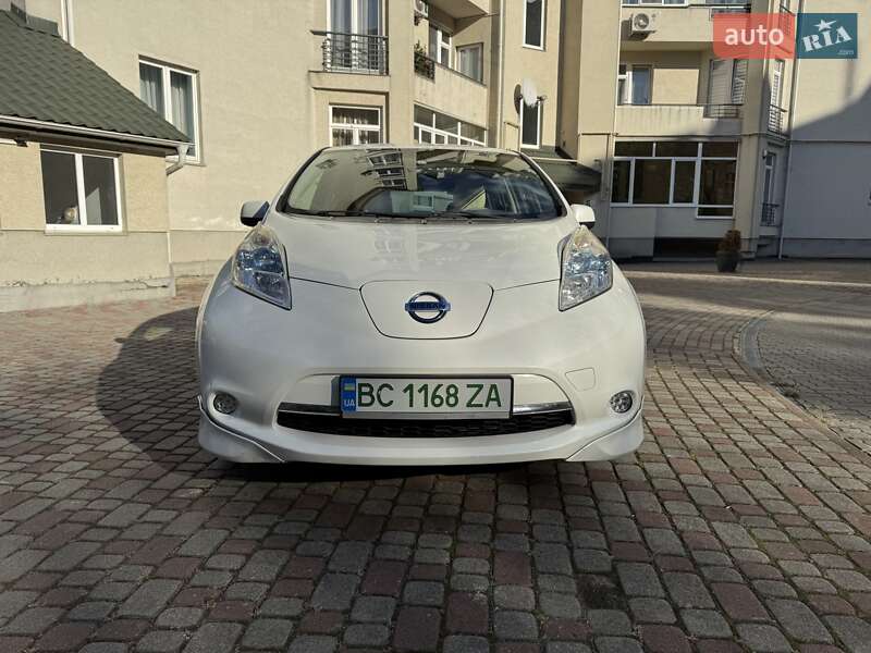 Хэтчбек Nissan Leaf 2014 в 