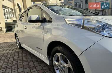 Хэтчбек Nissan Leaf 2014 в 