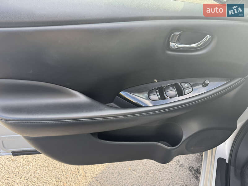 Хэтчбек Nissan Leaf 2013 в Одессе