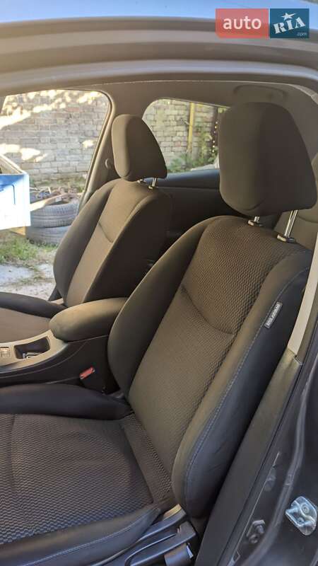 Хэтчбек Nissan Leaf 2014 в Киеве