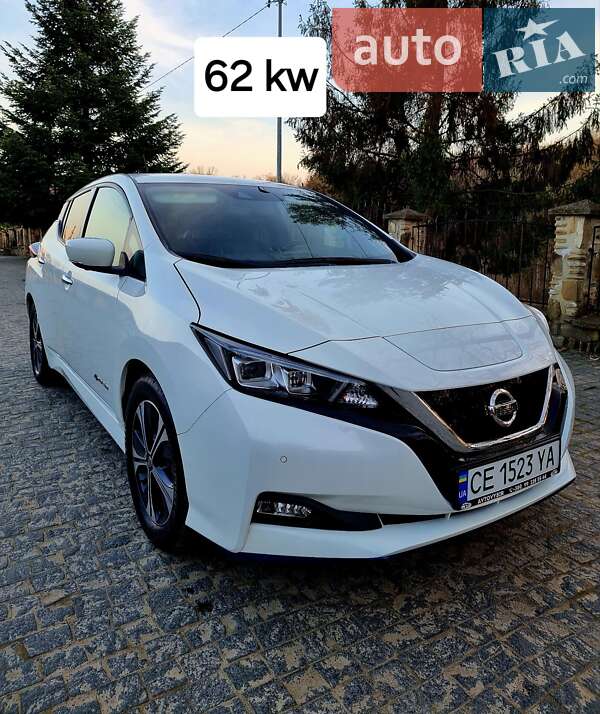 Хэтчбек Nissan Leaf 2019 в 