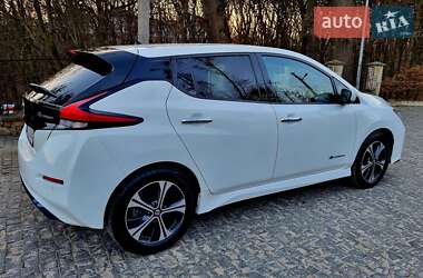 Хэтчбек Nissan Leaf 2019 в 
