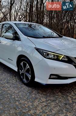 Хэтчбек Nissan Leaf 2019 в 