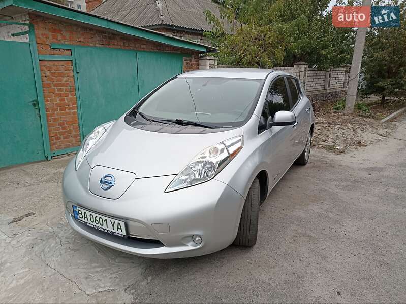 Хэтчбек Nissan Leaf 2014 в Светловодске