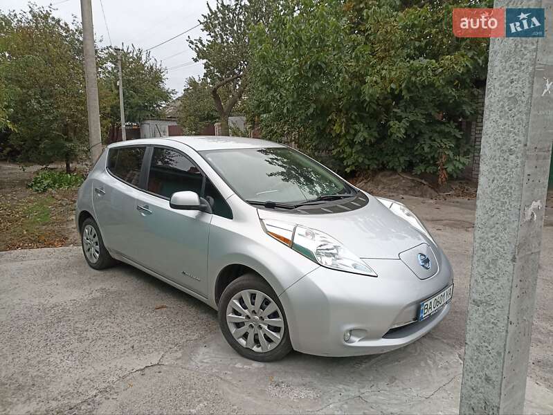 Хэтчбек Nissan Leaf 2014 в Светловодске