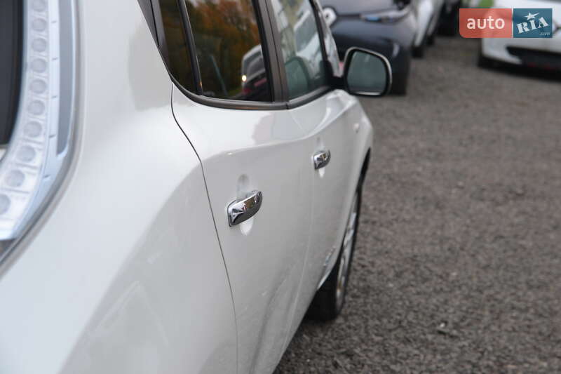 Хэтчбек Nissan Leaf 2013 в Луцке
