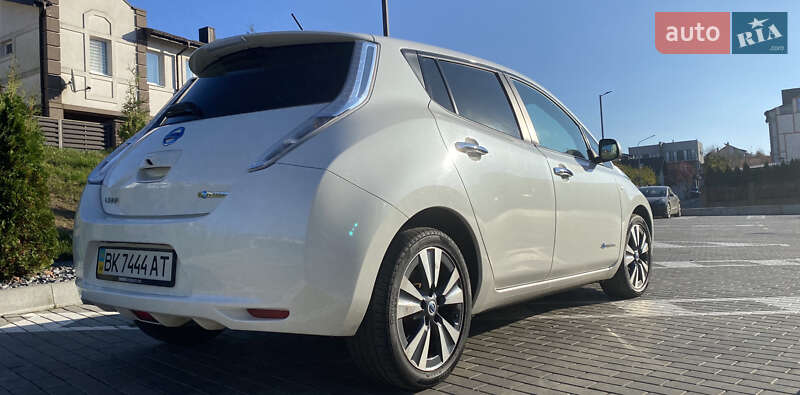 Хэтчбек Nissan Leaf 2014 в Ровно