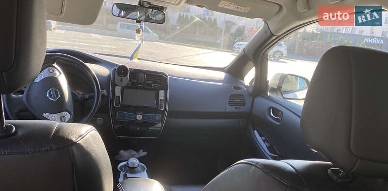 Хэтчбек Nissan Leaf 2014 в Ровно