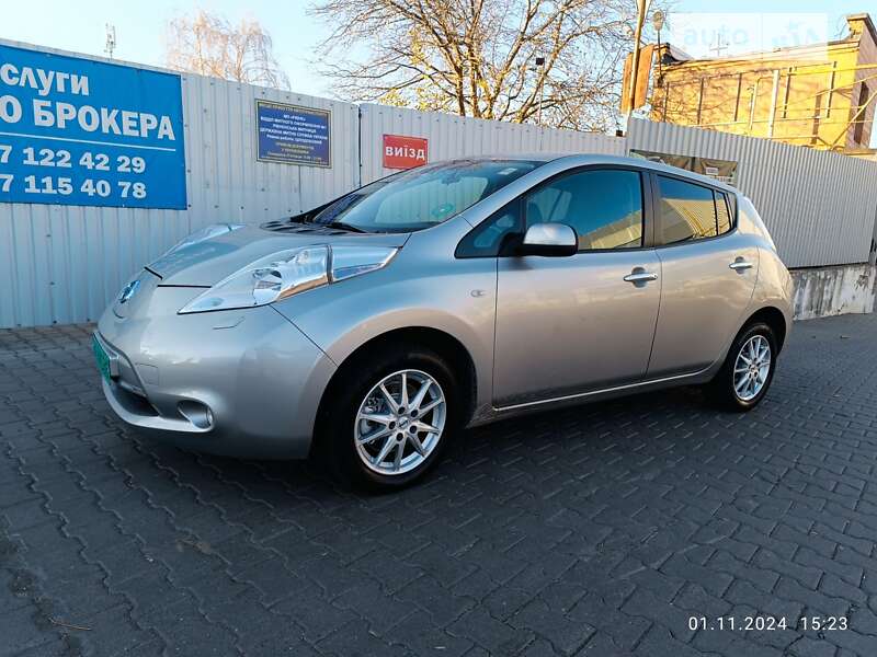 Хетчбек Nissan Leaf 2015 в Рівному