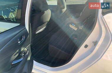 Хэтчбек Nissan Leaf 2019 в 