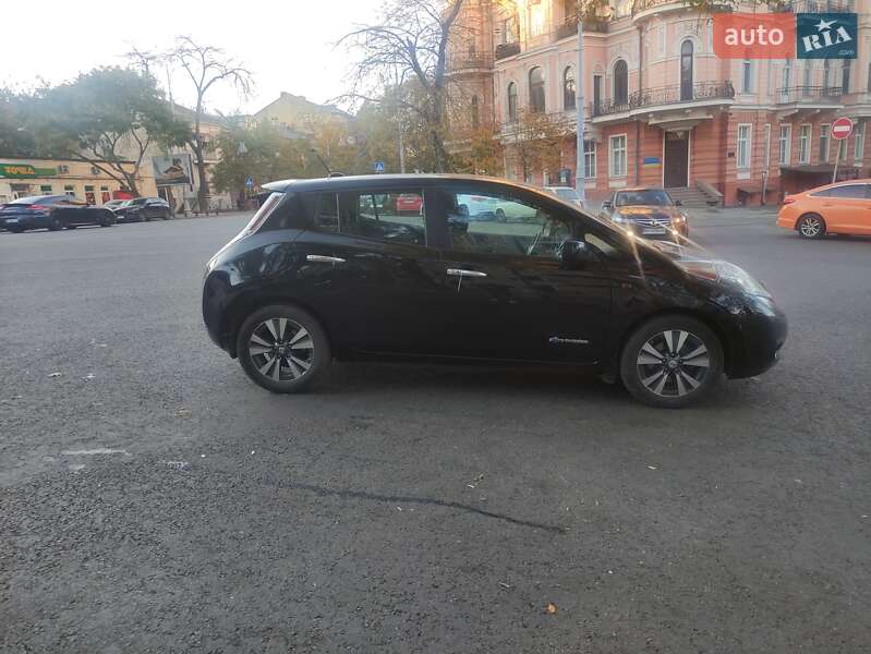 Хетчбек Nissan Leaf 2015 в Одесі
