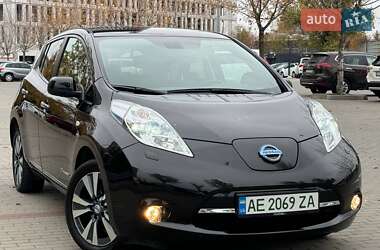 Хетчбек Nissan Leaf 2013 в Дніпрі