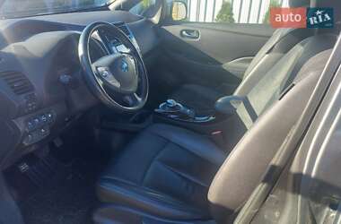 Хэтчбек Nissan Leaf 2013 в 