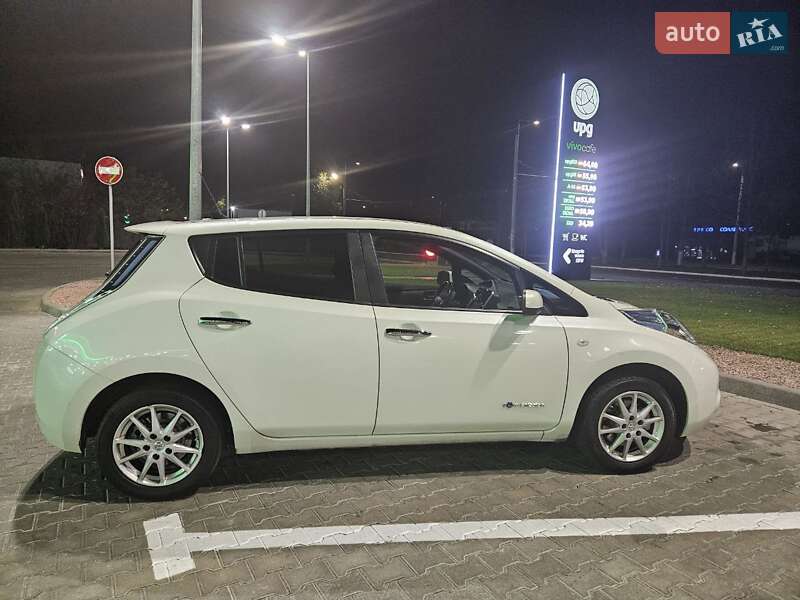 Хэтчбек Nissan Leaf 2017 в Глобине