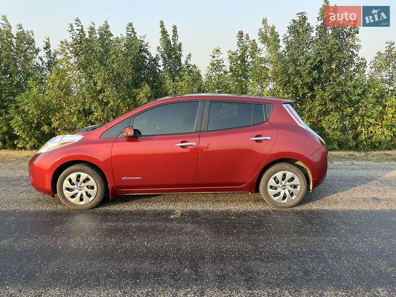 Хэтчбек Nissan Leaf 2013 в Сумах
