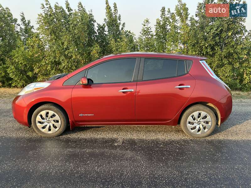 Хэтчбек Nissan Leaf 2013 в Сумах