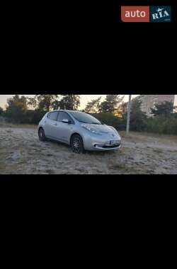 Хэтчбек Nissan Leaf 2014 в 