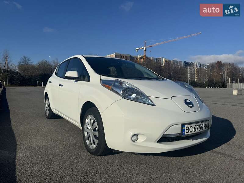 Хэтчбек Nissan Leaf 2014 в Львове