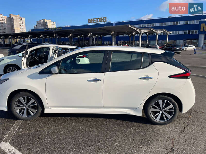 Хэтчбек Nissan Leaf 2019 в Киеве