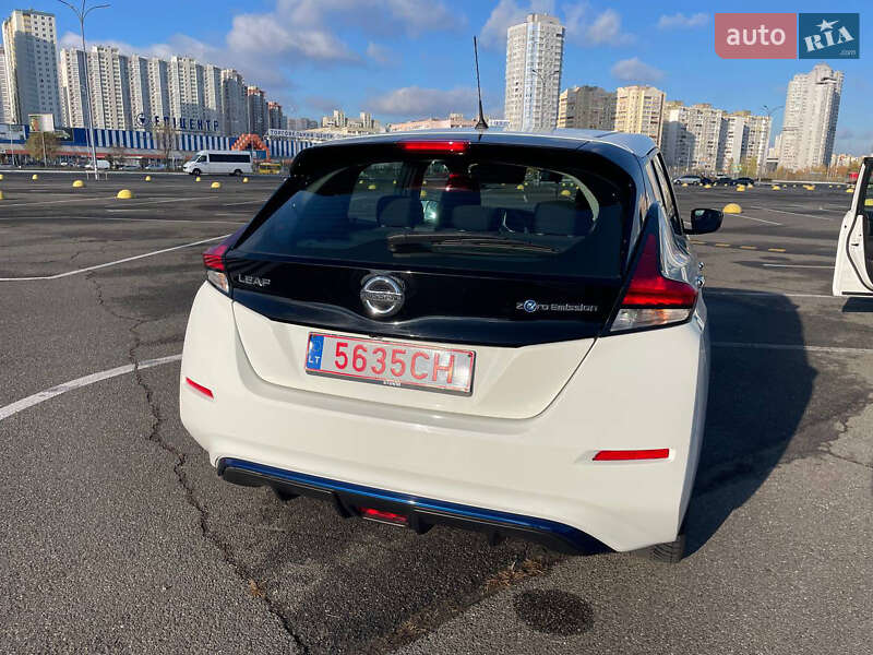 Хэтчбек Nissan Leaf 2019 в Киеве