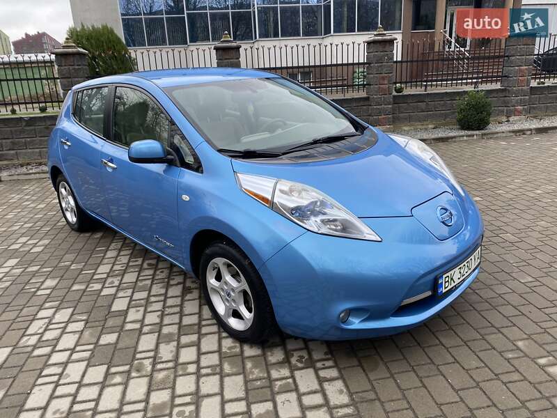 Хэтчбек Nissan Leaf 2011 в Ровно