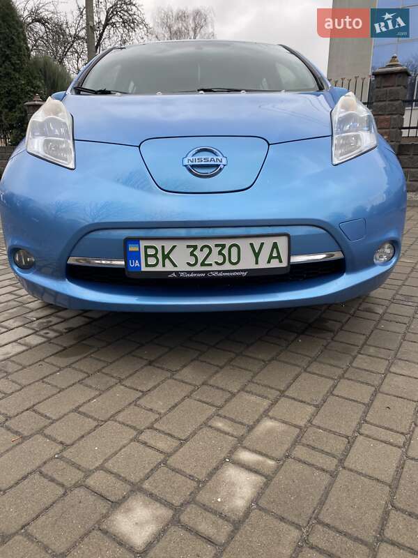 Хэтчбек Nissan Leaf 2011 в Ровно