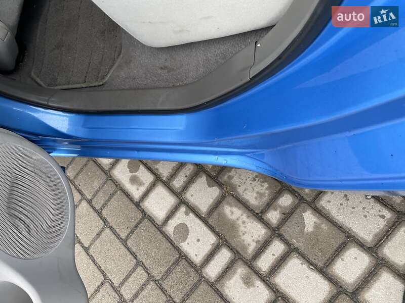 Хэтчбек Nissan Leaf 2011 в Ровно